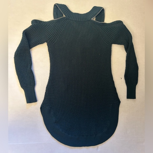 G by Guess Green Cold Shoulder Tunic Sweater V-Neck w/zipper accent Sz-XS.  N14 - Picture 6 of 10